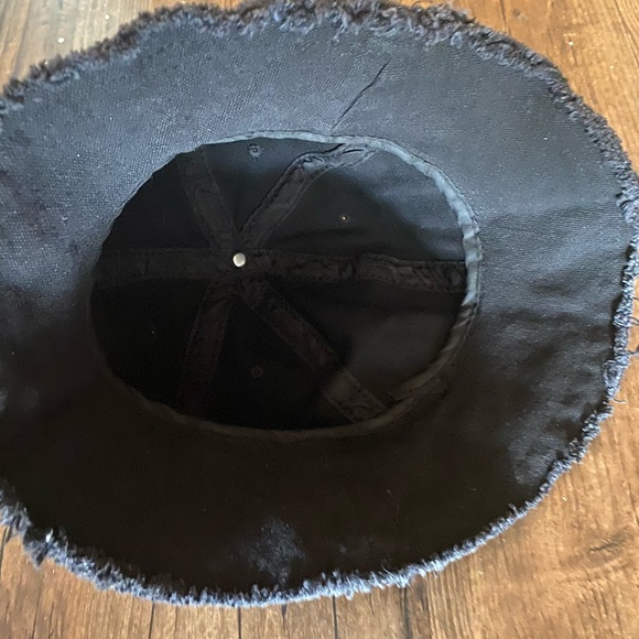 A cute trendy hat from shein - Picture 2 of 2